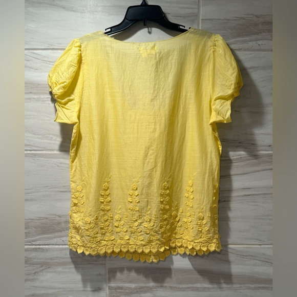 Women’s NWT MSSP Lightweight Yellow Top With Flower Detail On Bottom Size Large - Picture 3 of 9